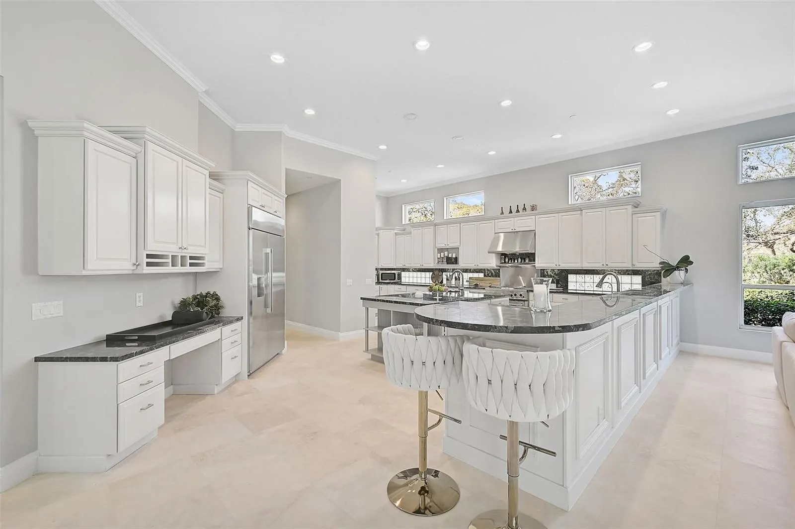 854 MACEWEN DR