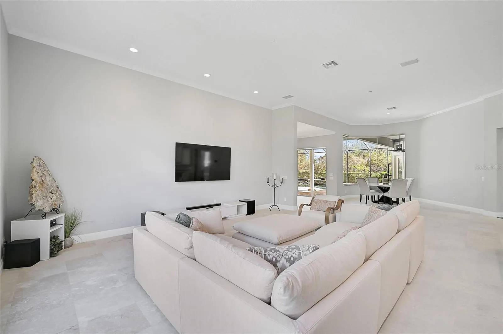 854 MACEWEN DR