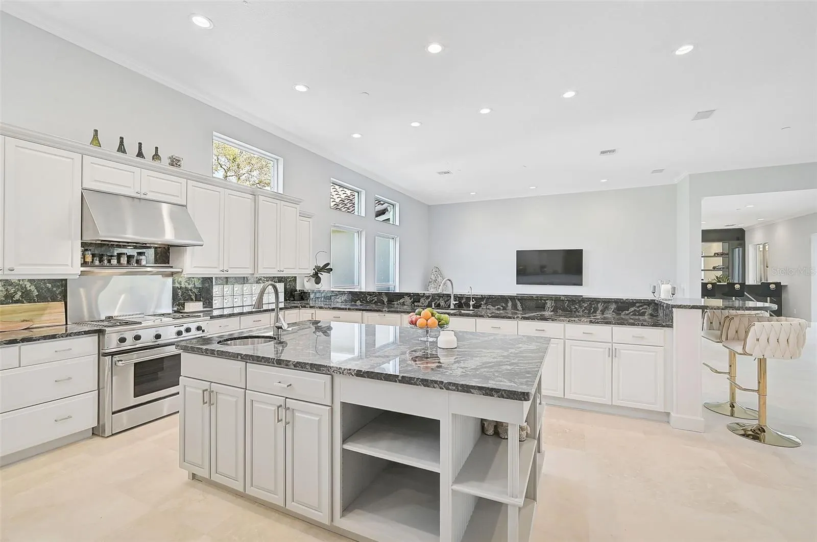 854 MACEWEN DR