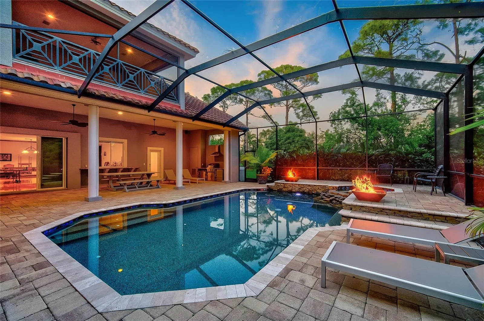 854 MACEWEN DR