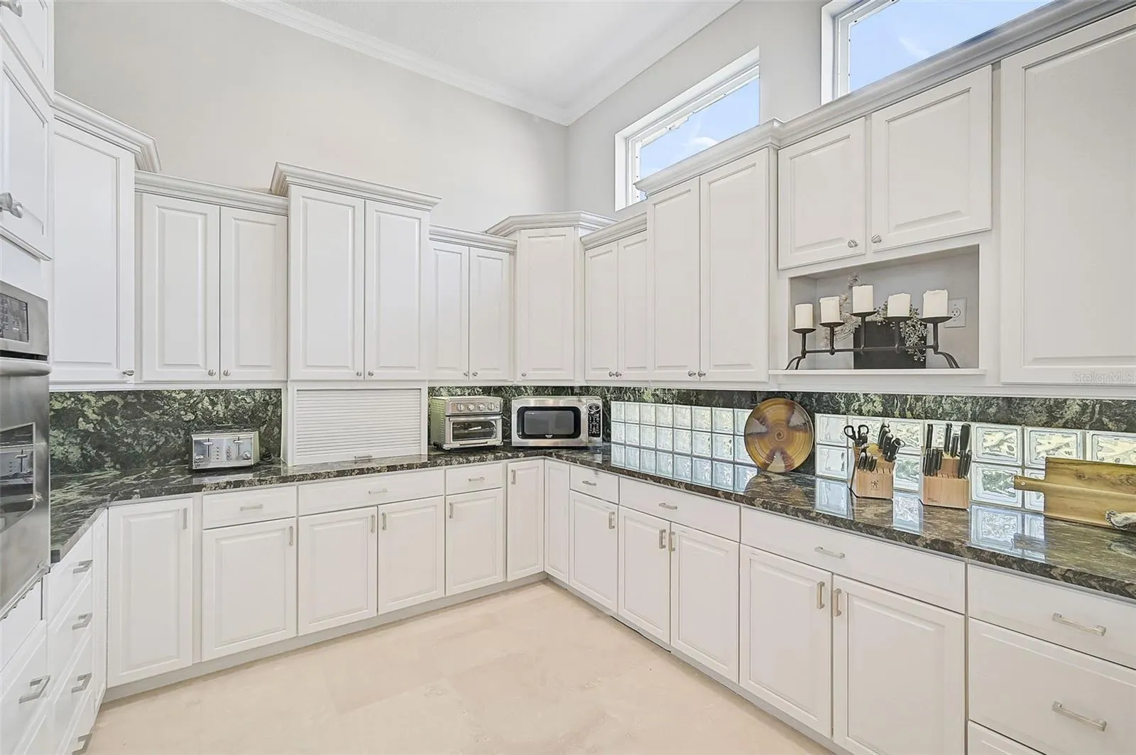 854 MACEWEN DR