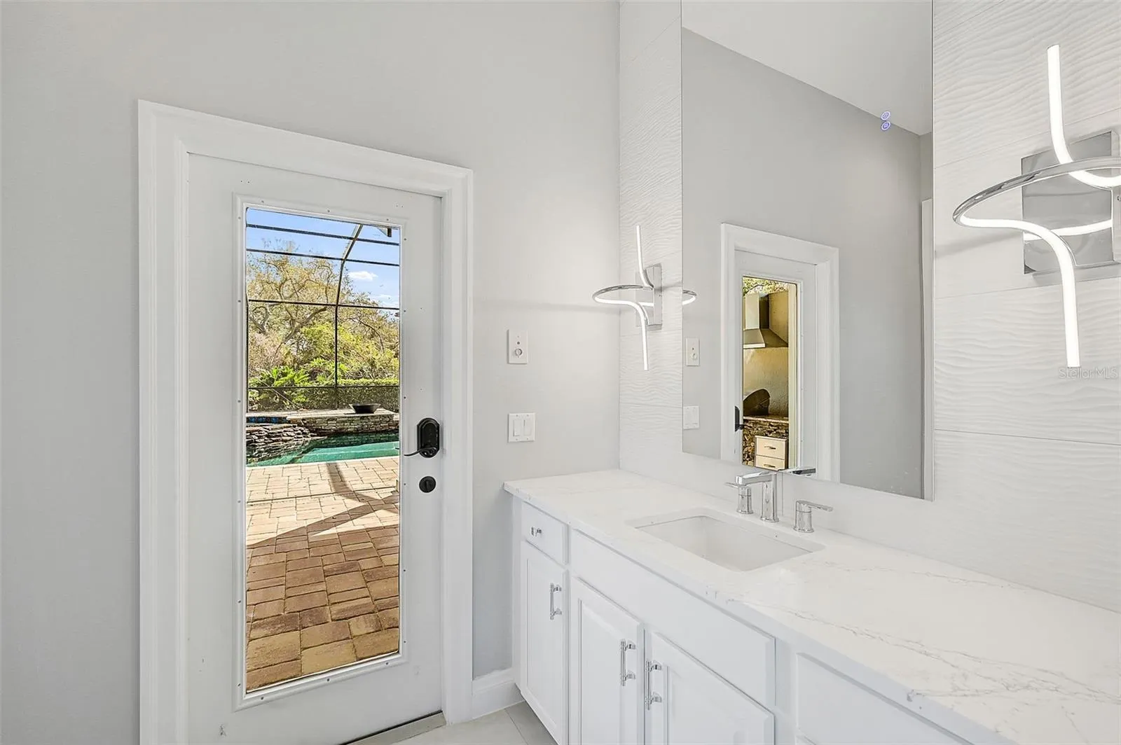 854 MACEWEN DR
