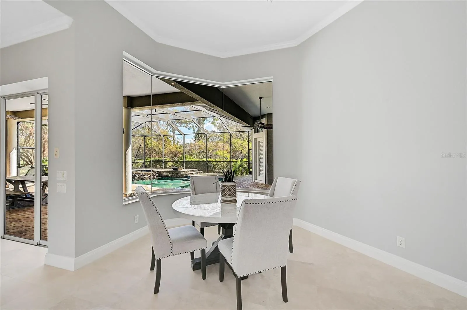 854 MACEWEN DR