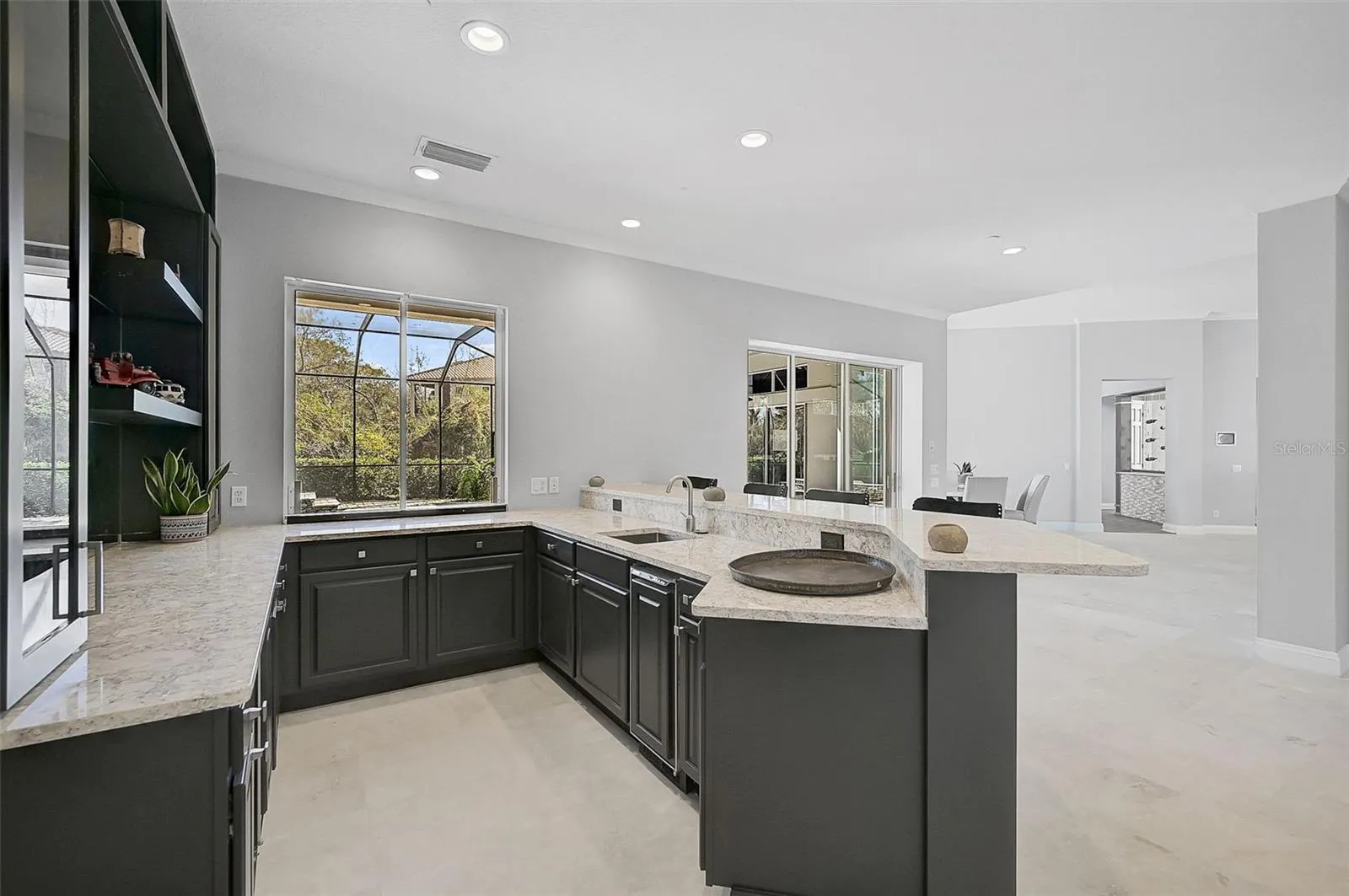854 MACEWEN DR
