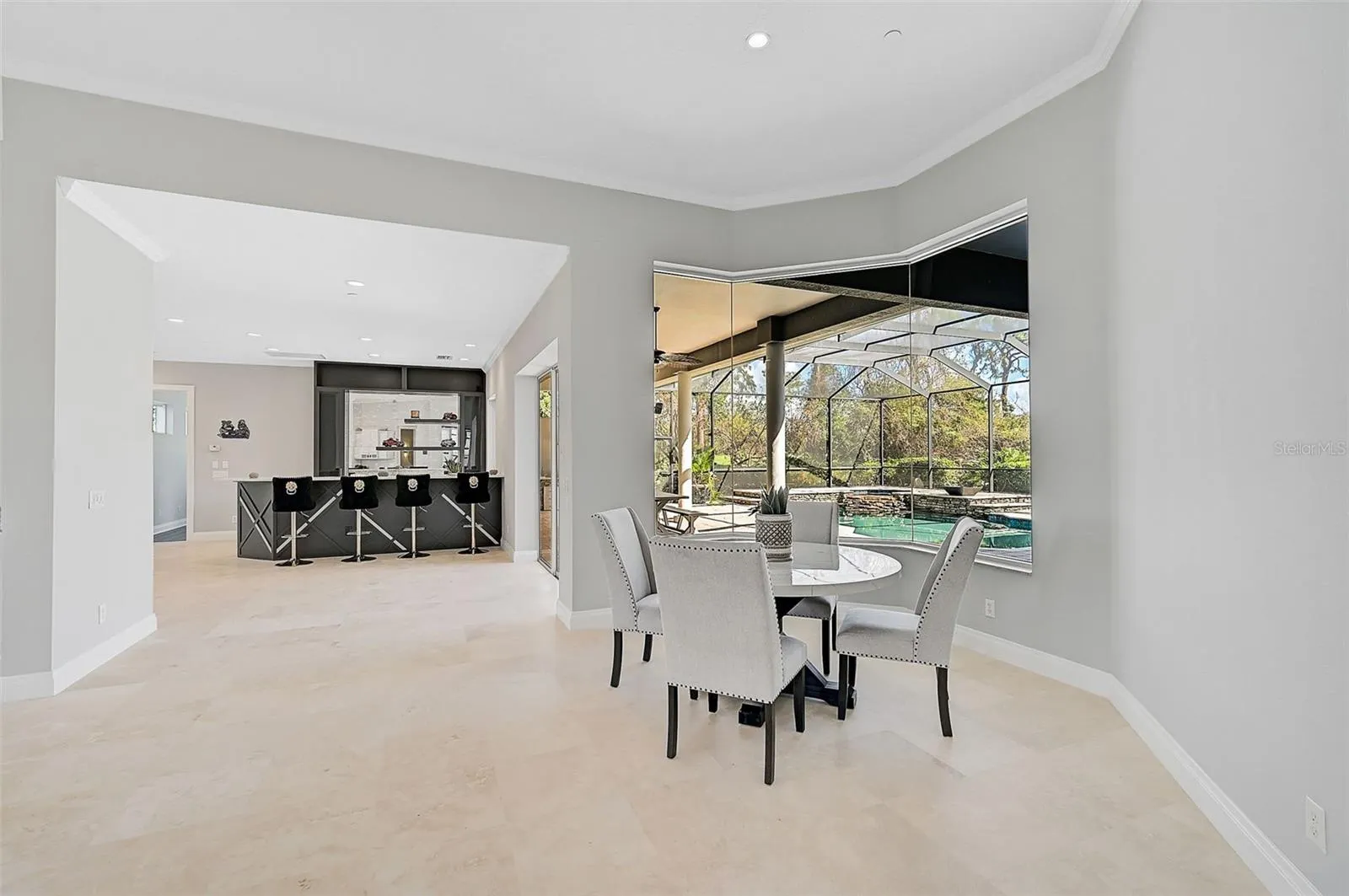 854 MACEWEN DR