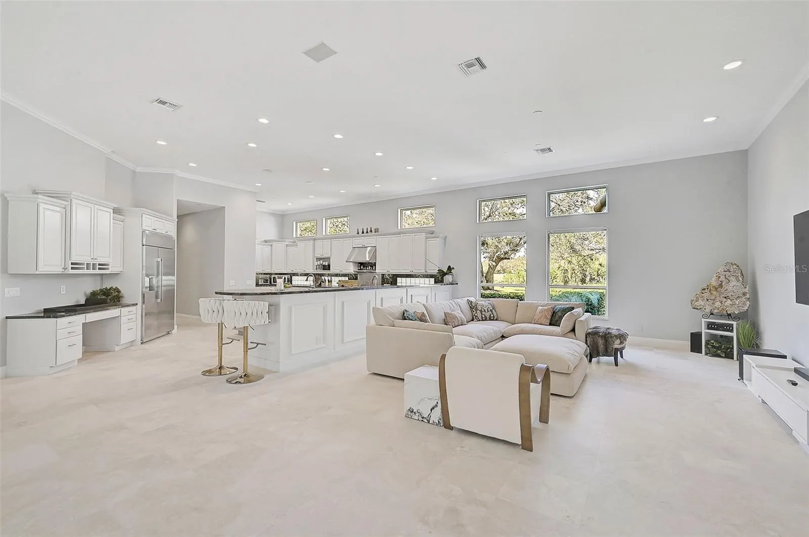 854 MACEWEN DR