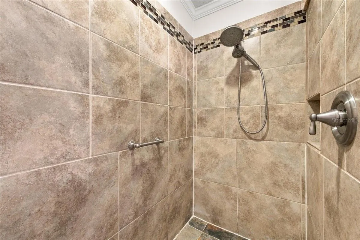 4 MEADOWLARK CIR