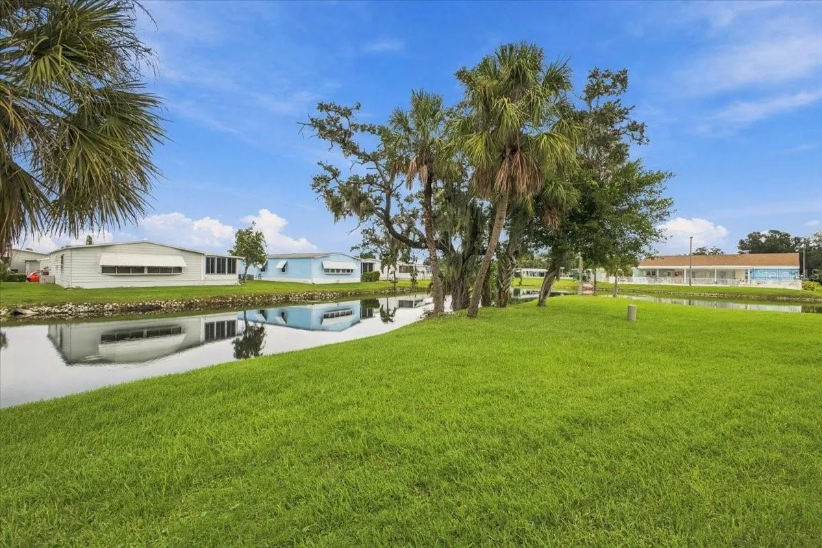 4 MEADOWLARK CIR