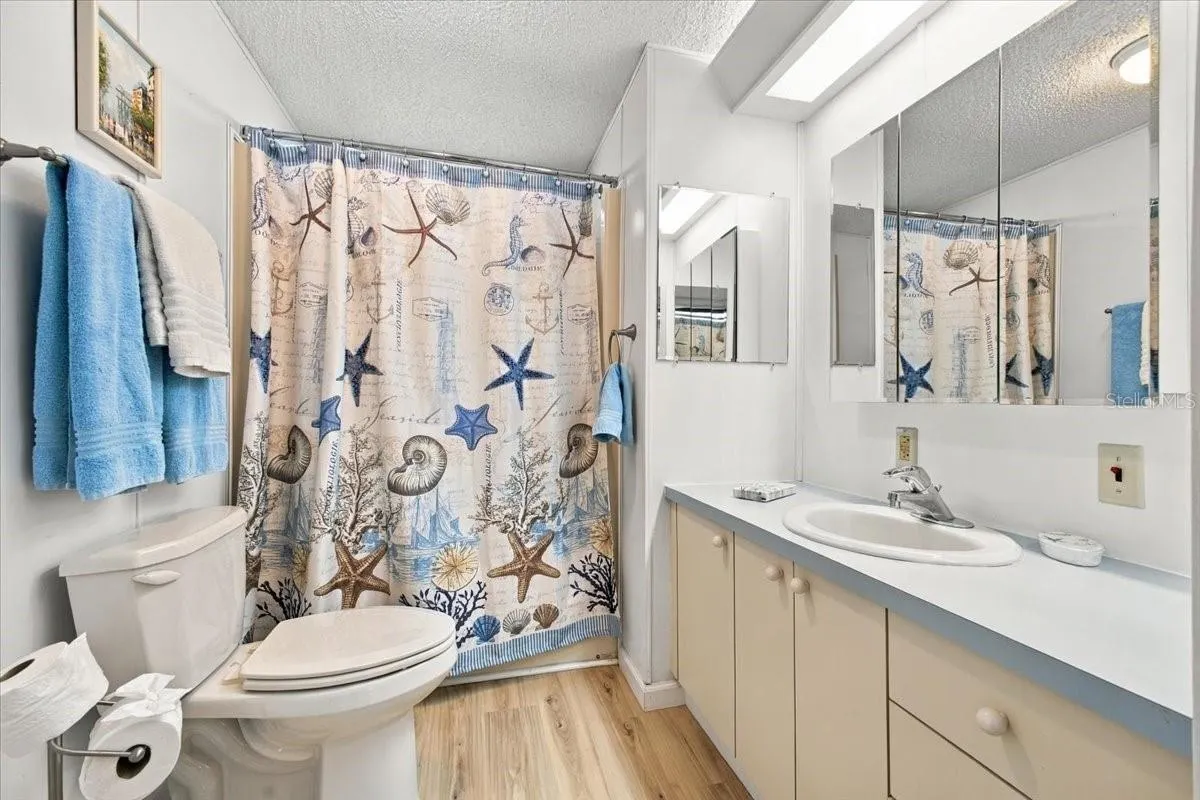 4 MEADOWLARK CIR