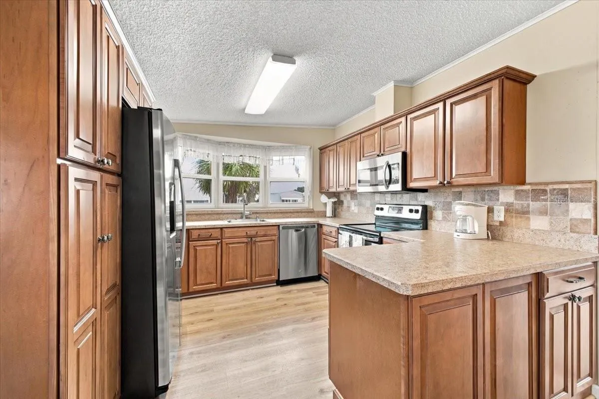 4 MEADOWLARK CIR
