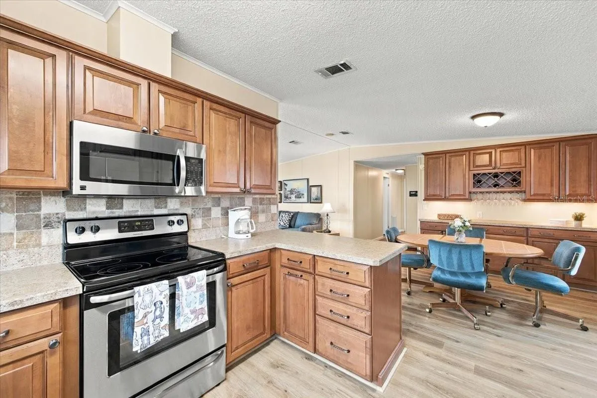 4 MEADOWLARK CIR