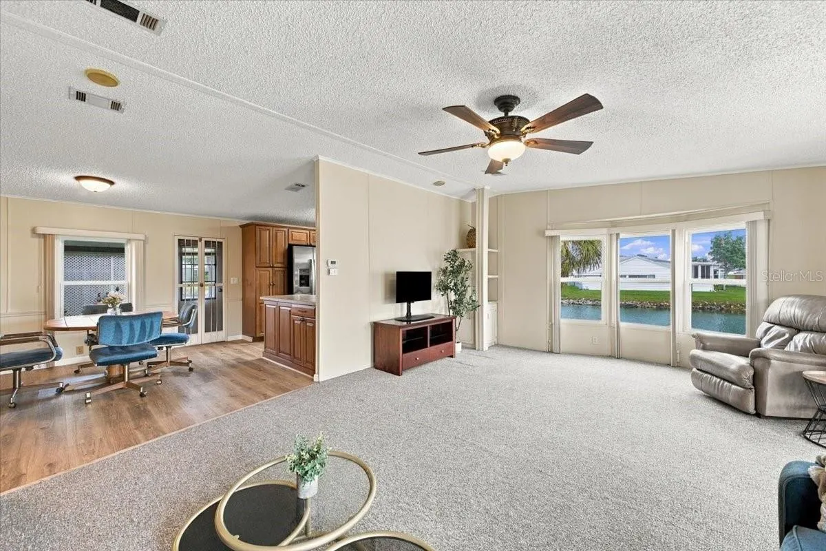 4 MEADOWLARK CIR