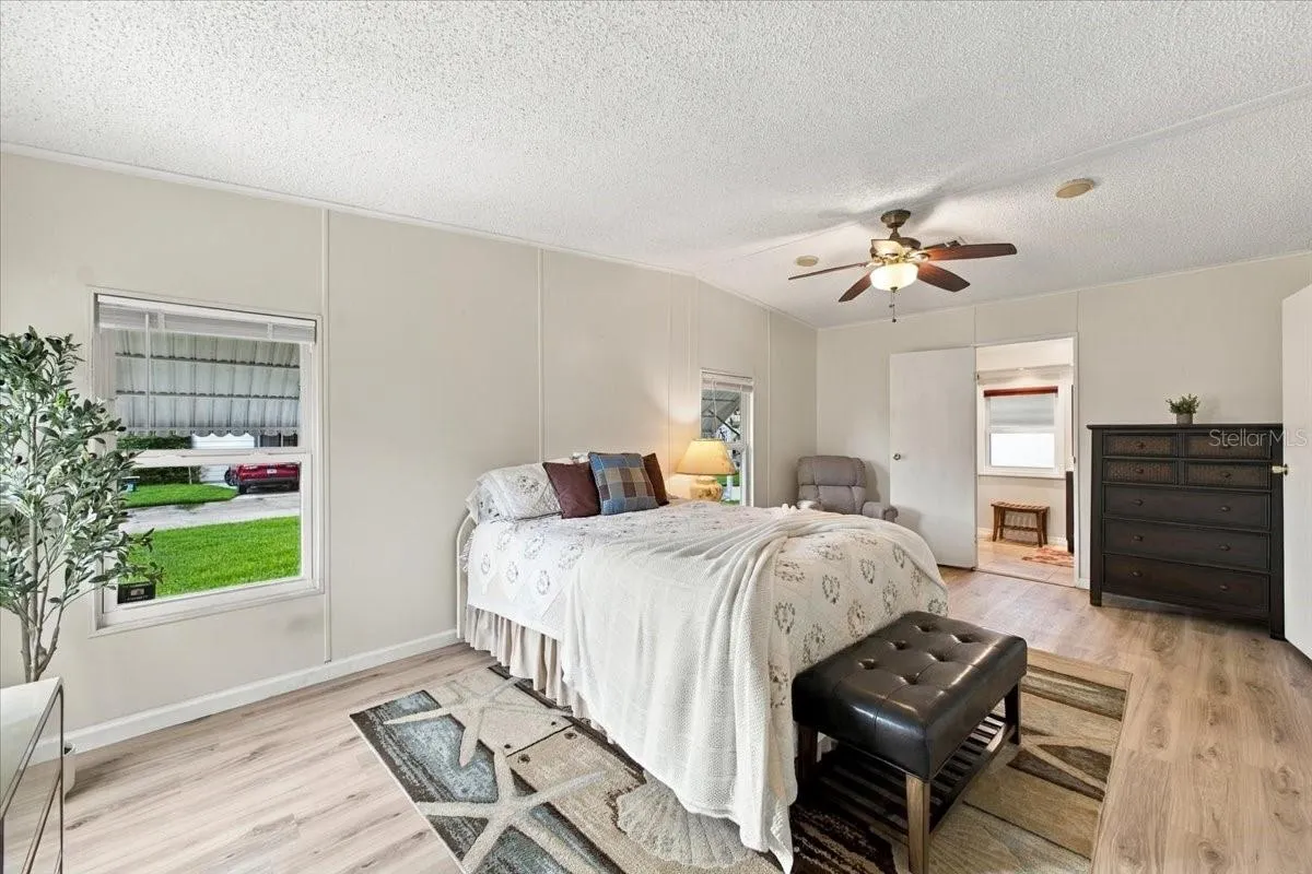 4 MEADOWLARK CIR