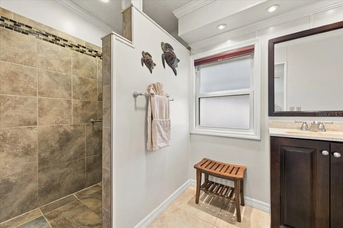 4 MEADOWLARK CIR