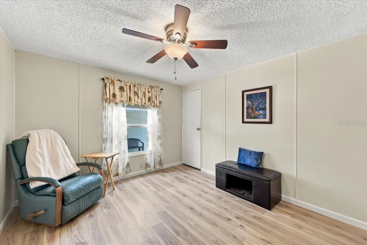 4 MEADOWLARK CIR