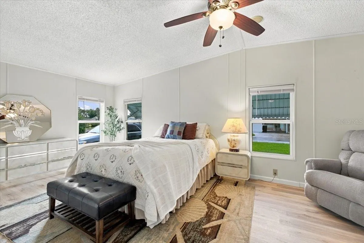 4 MEADOWLARK CIR