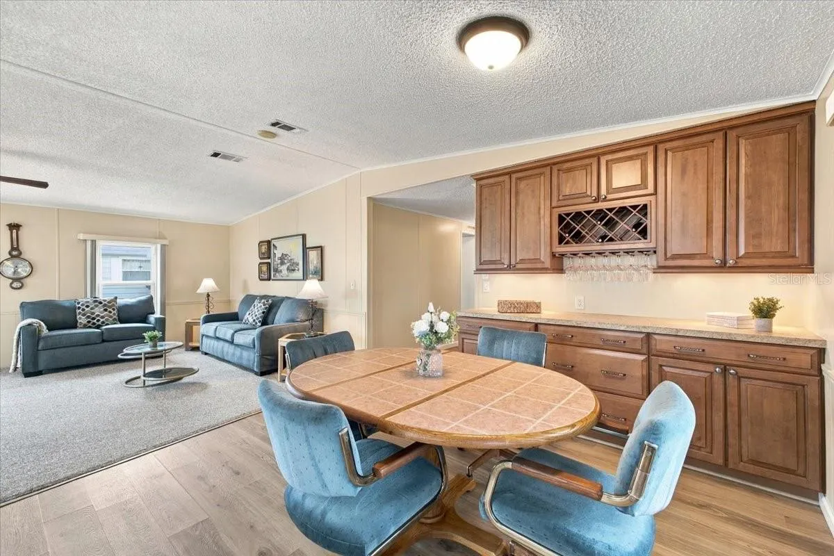 4 MEADOWLARK CIR