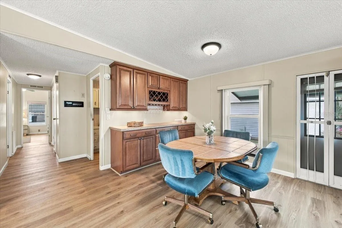 4 MEADOWLARK CIR