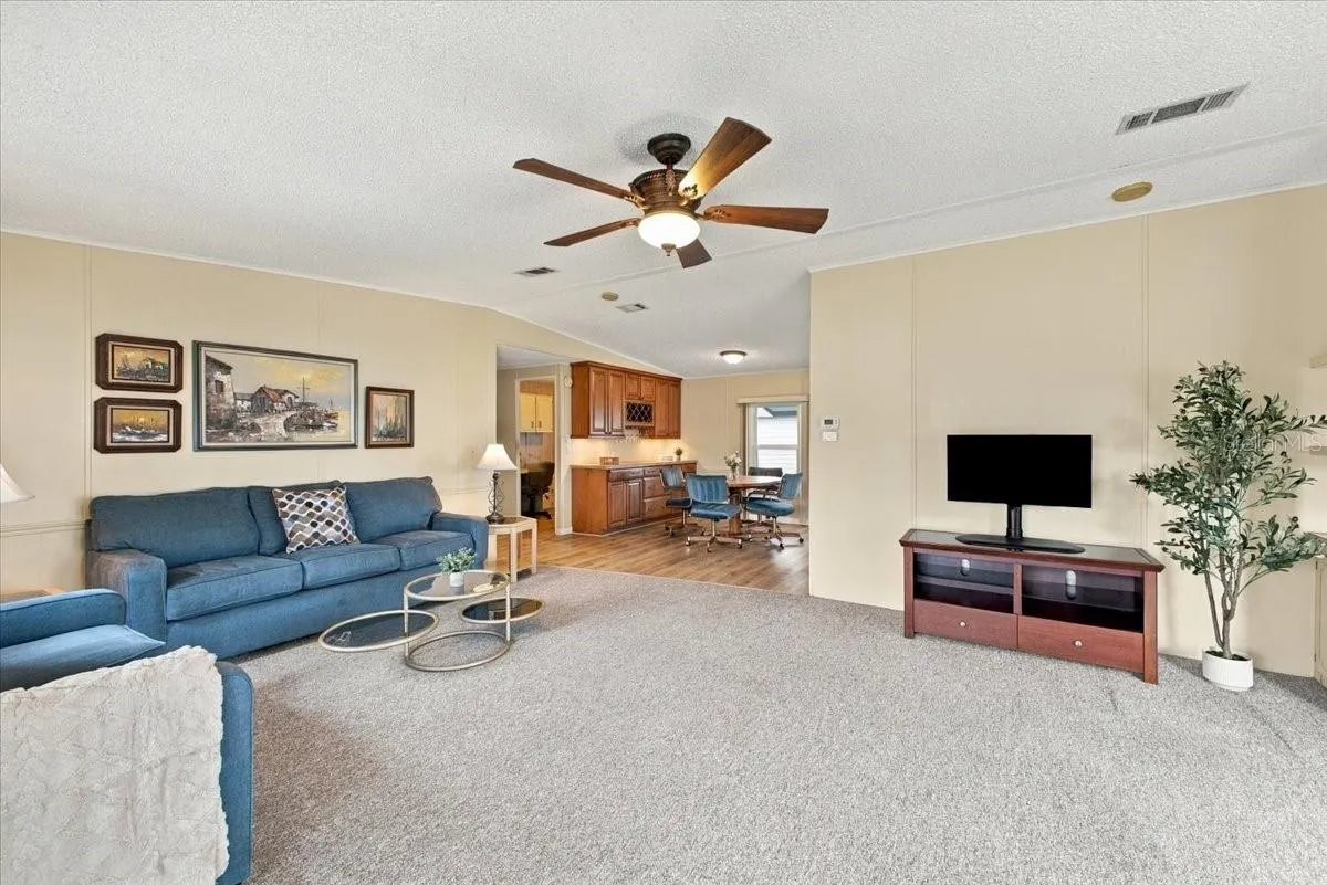 4 MEADOWLARK CIR