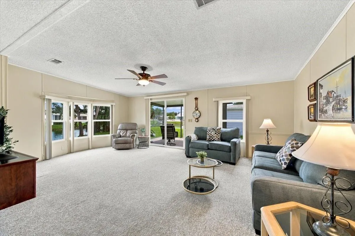 4 MEADOWLARK CIR