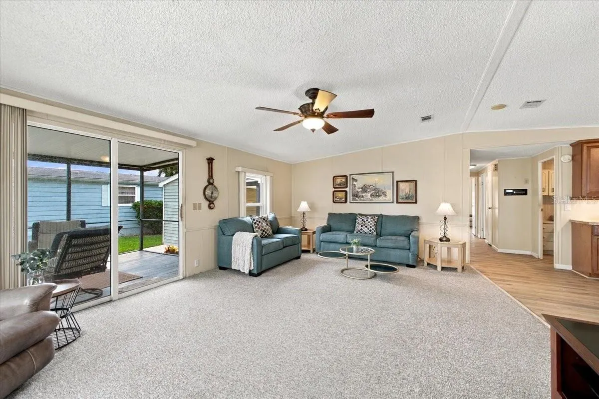 4 MEADOWLARK CIR