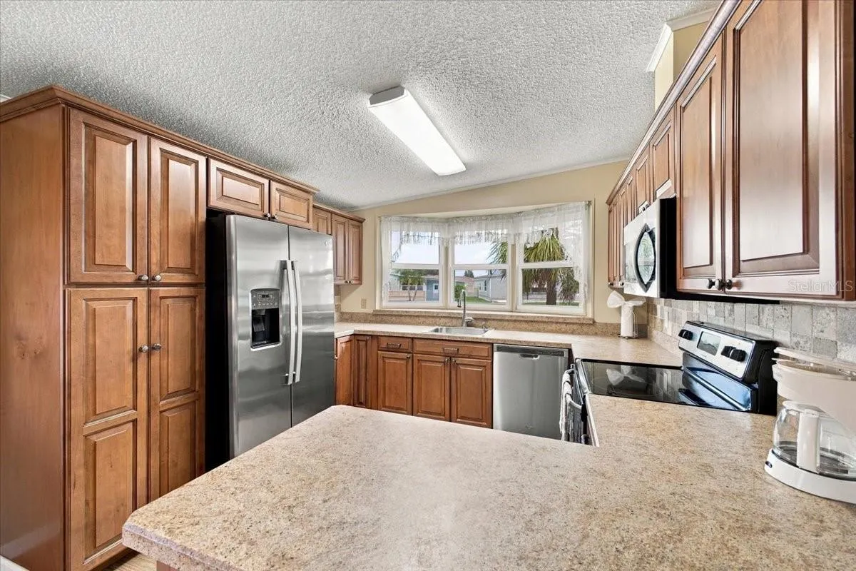 4 MEADOWLARK CIR