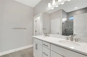 16246 HIDDEN OAK LOOP