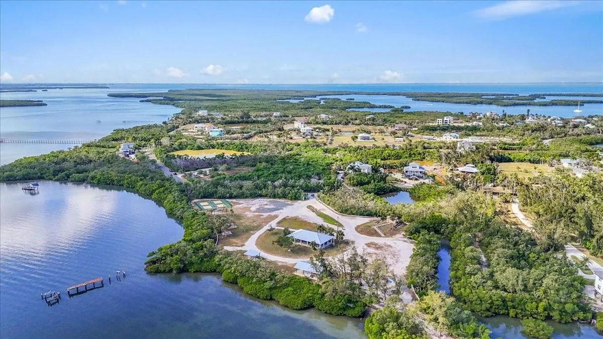 71 ISLAND CT