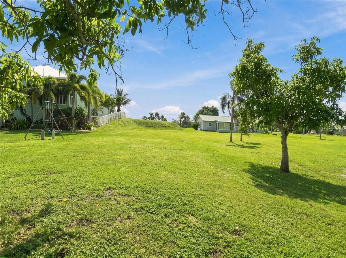 71 ISLAND CT