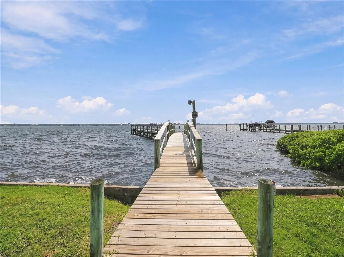 71 ISLAND CT