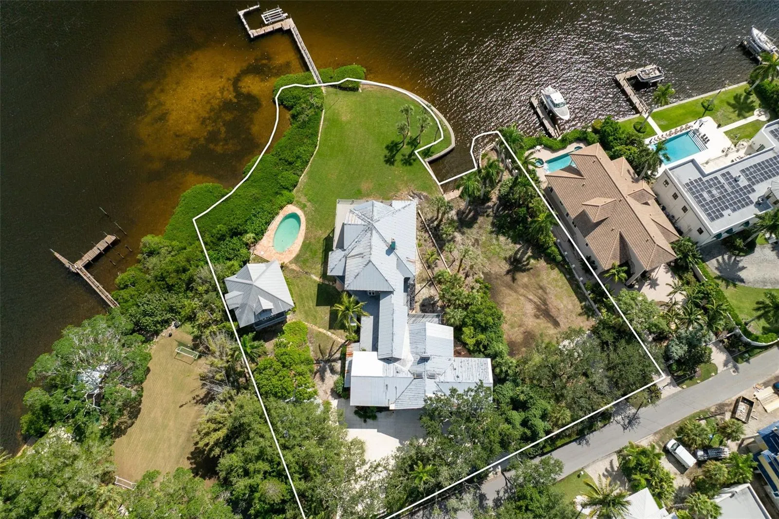 4196 ROBERTS POINT CIR