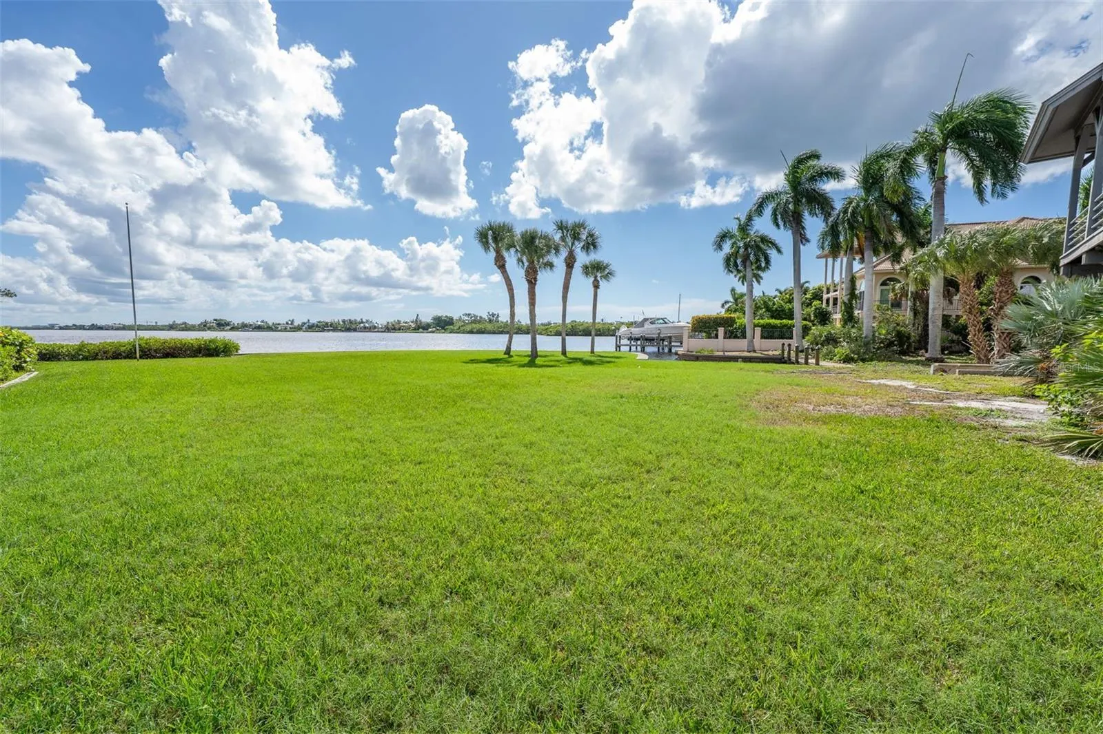 4196 ROBERTS POINT CIR