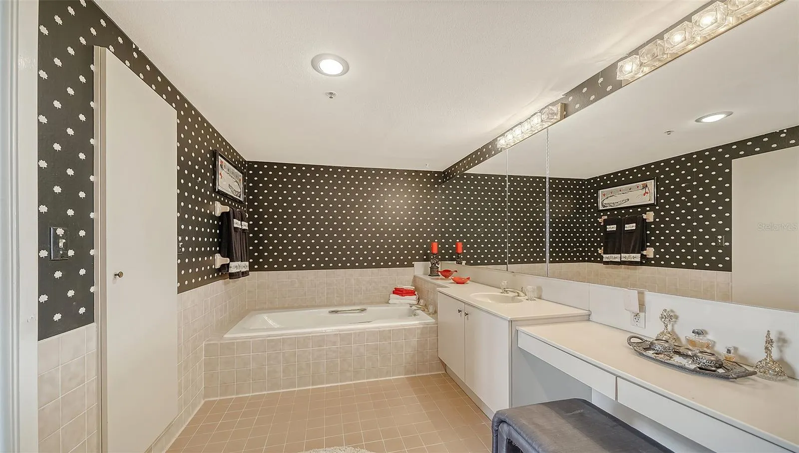 2110 HARBOURSIDE DR #523 #523