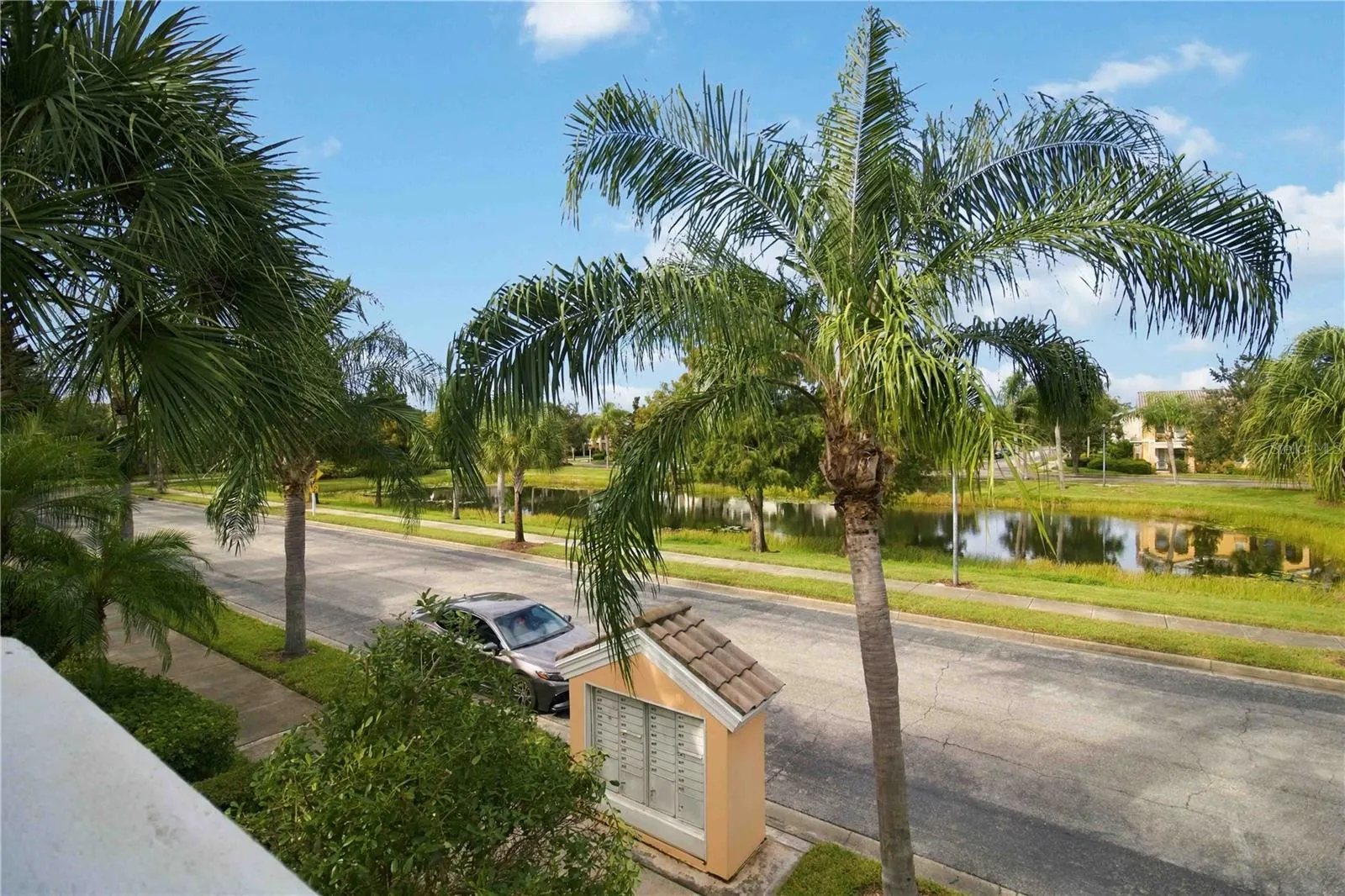 1511 NAPOLI DR E