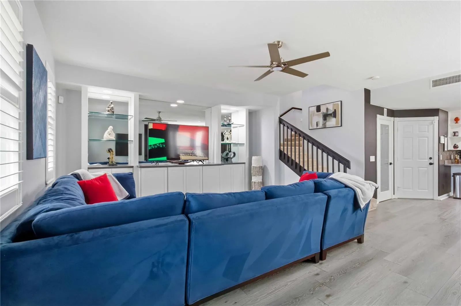 1511 NAPOLI DR E