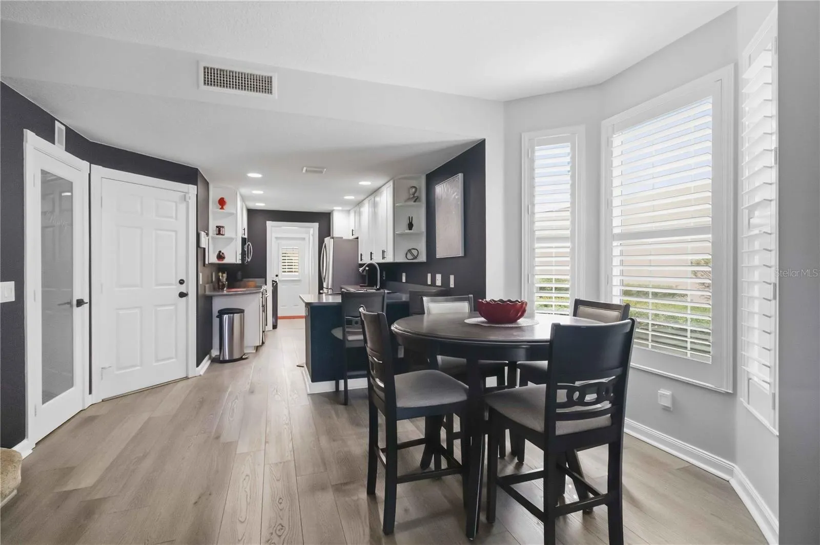 1511 NAPOLI DR E