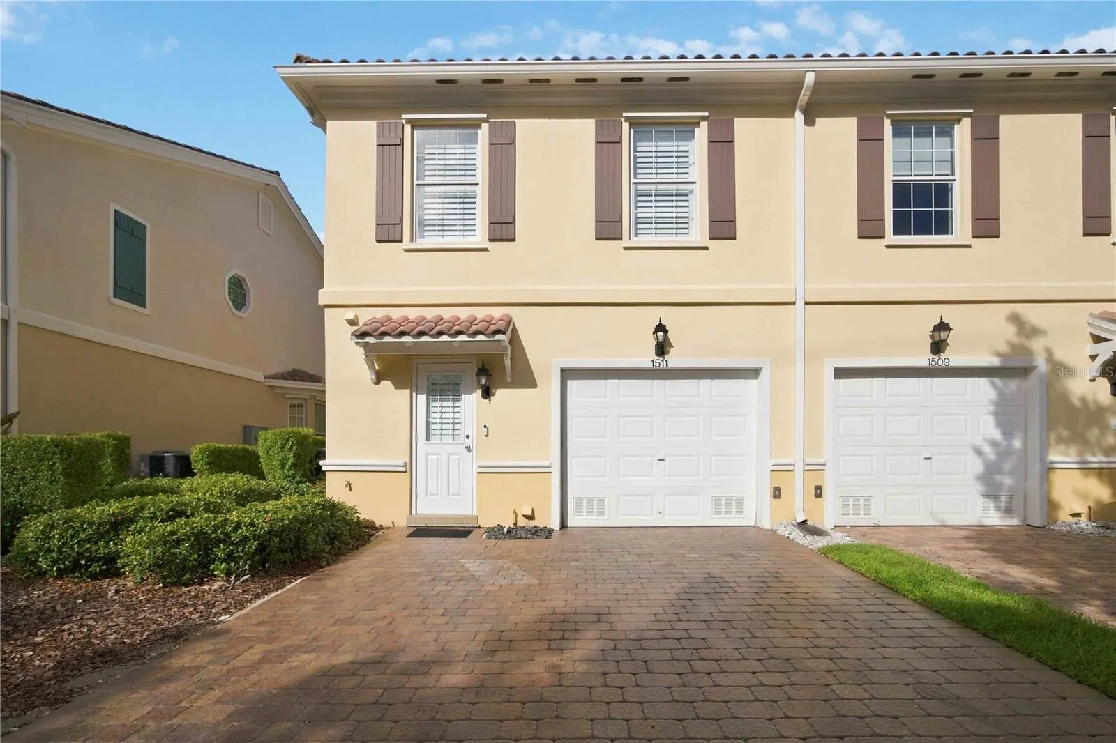 1511 NAPOLI DR E