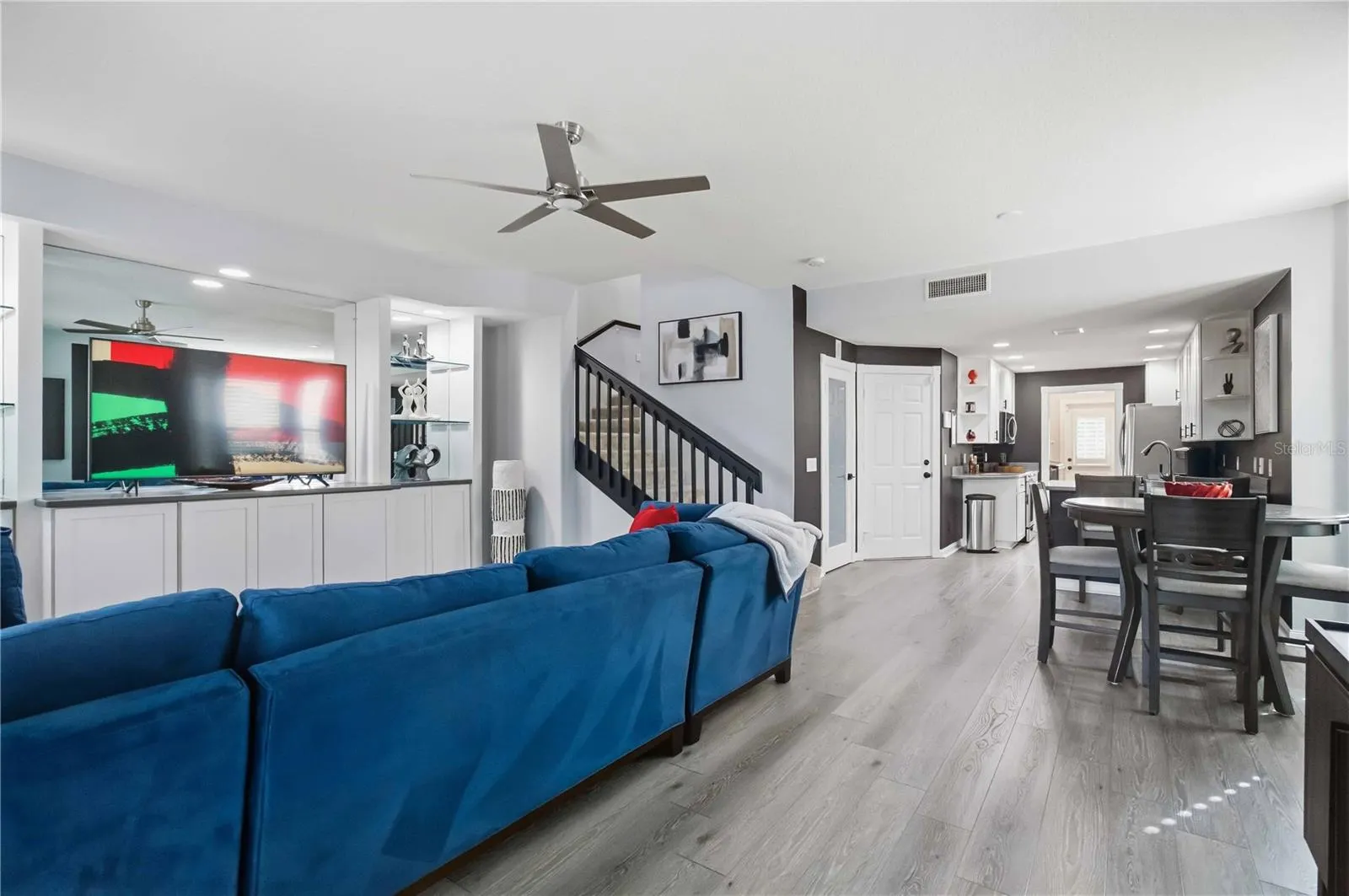 1511 NAPOLI DR E