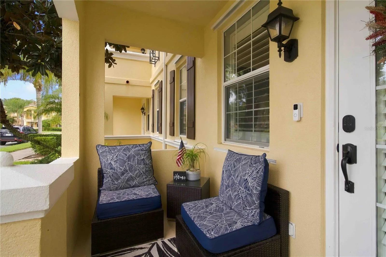 1511 NAPOLI DR E