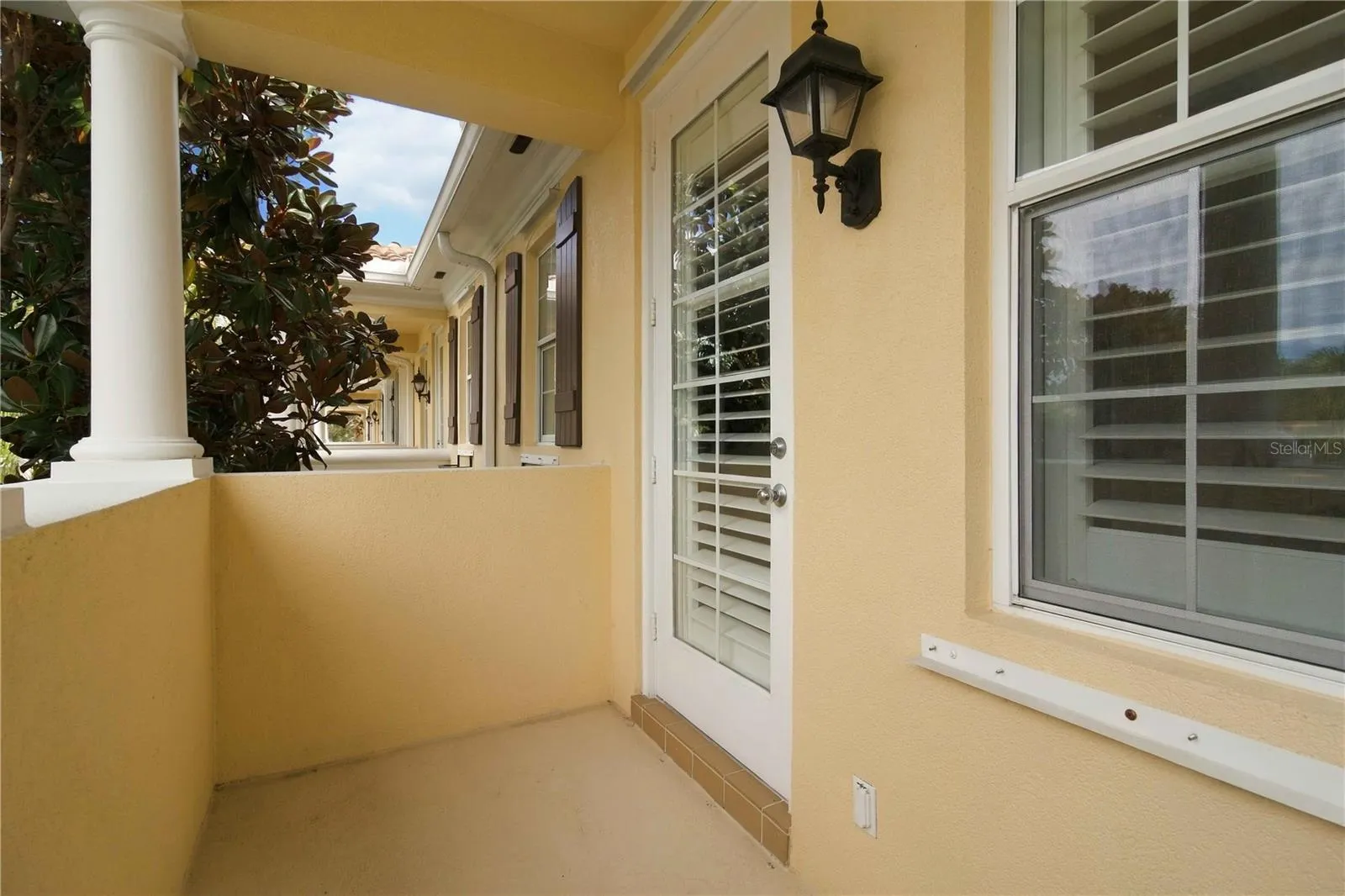 1511 NAPOLI DR E