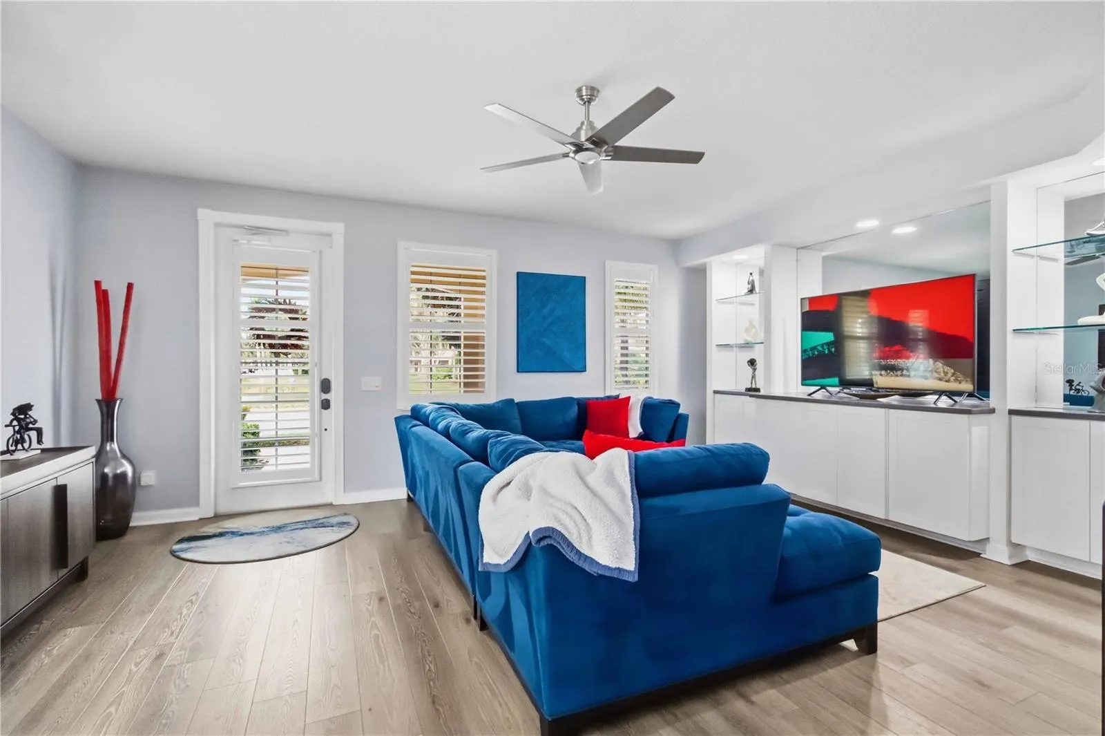 1511 NAPOLI DR E