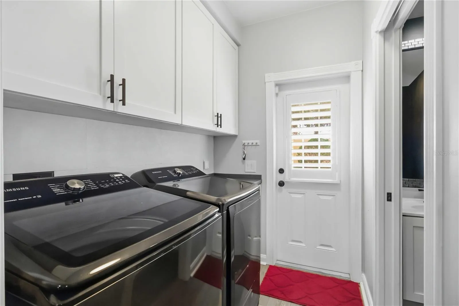 1511 NAPOLI DR E