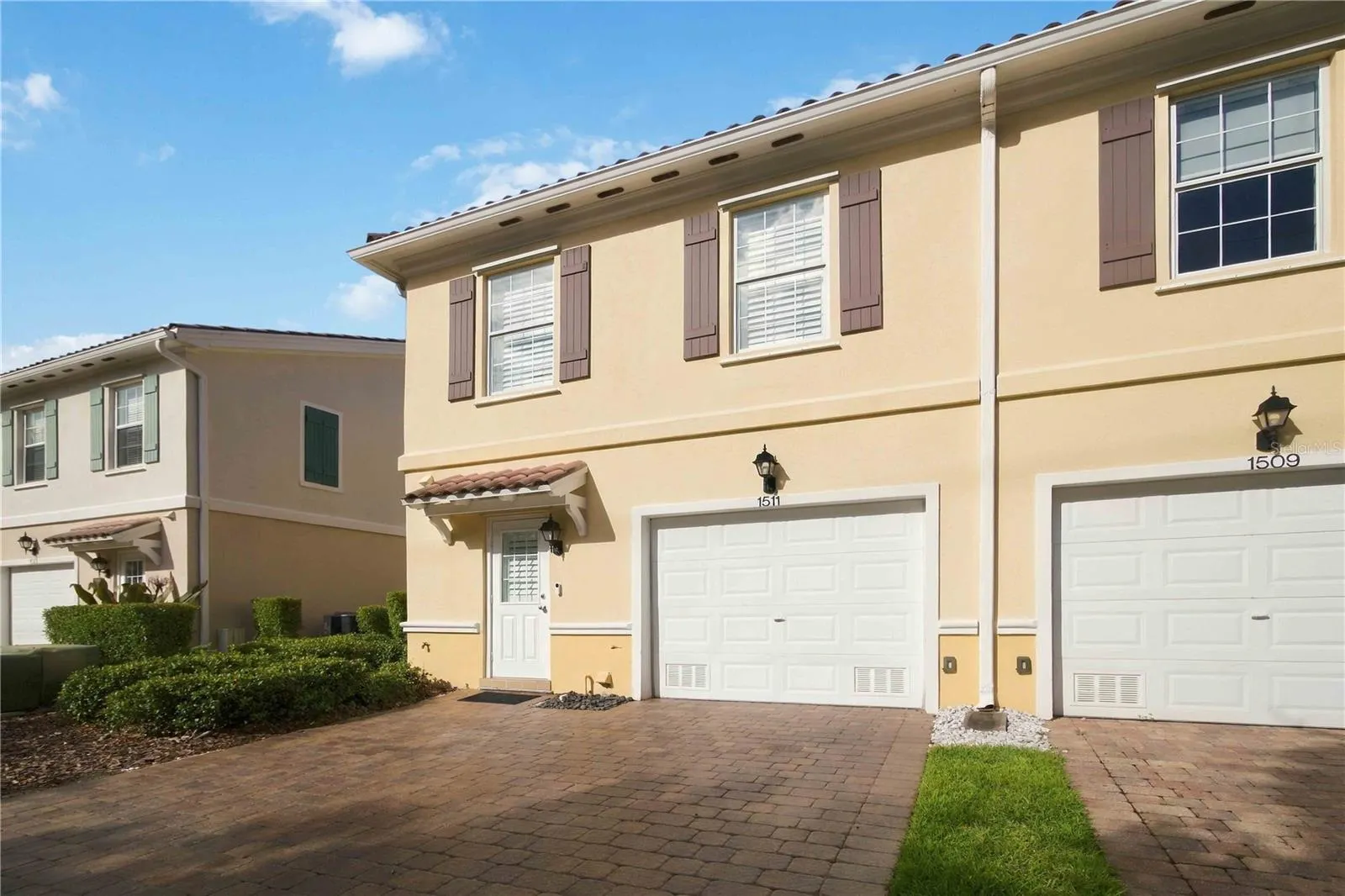 1511 NAPOLI DR E