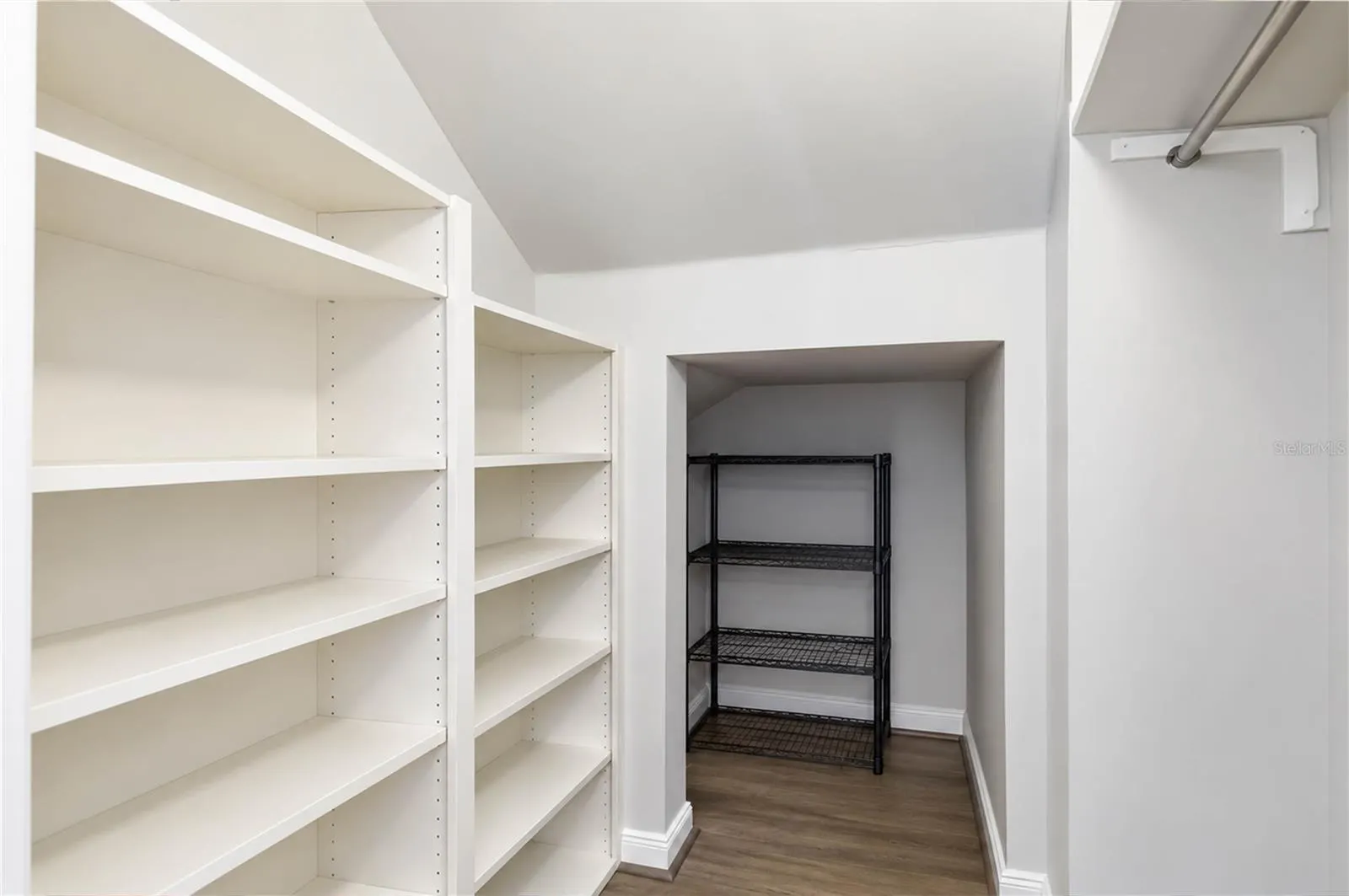 1511 NAPOLI DR E