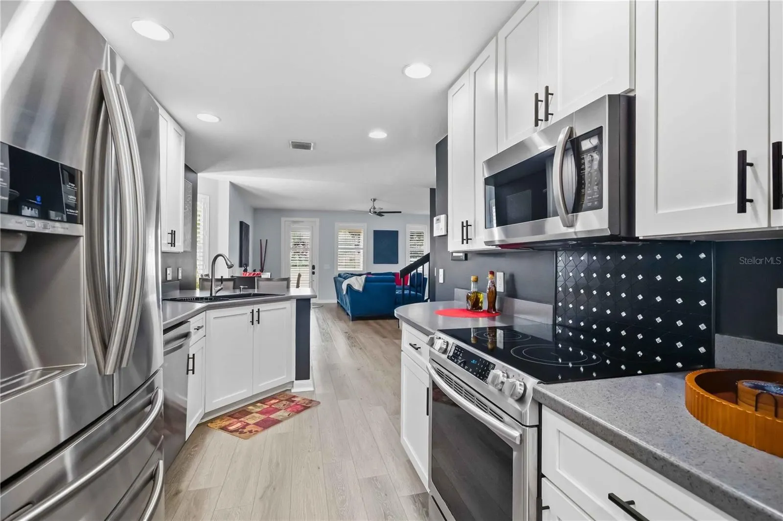 1511 NAPOLI DR E