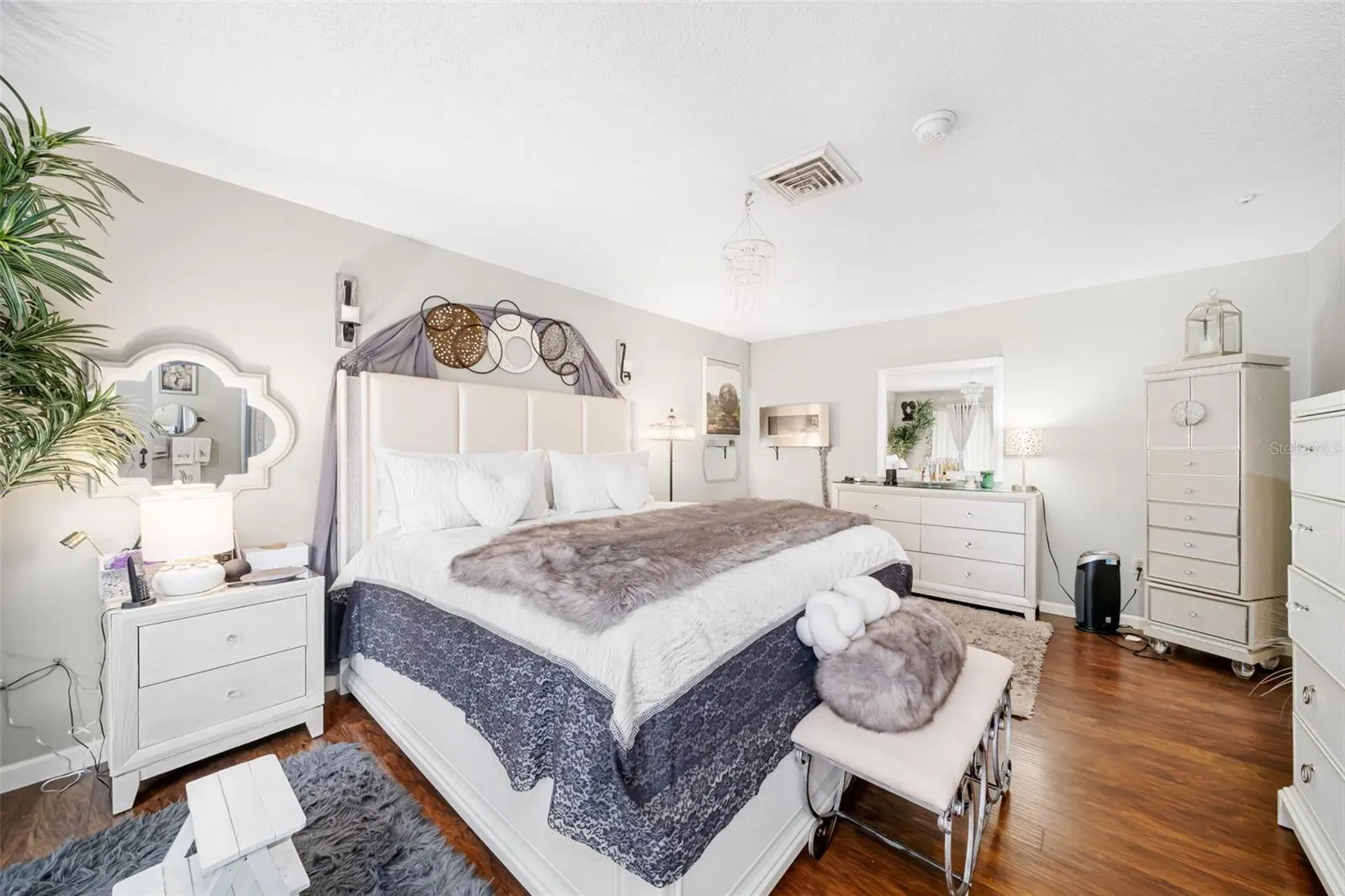 7236 LAS CASAS DR