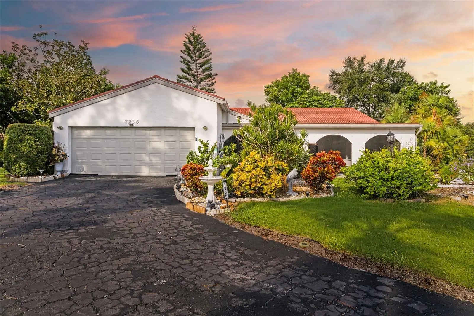 7236 LAS CASAS DR