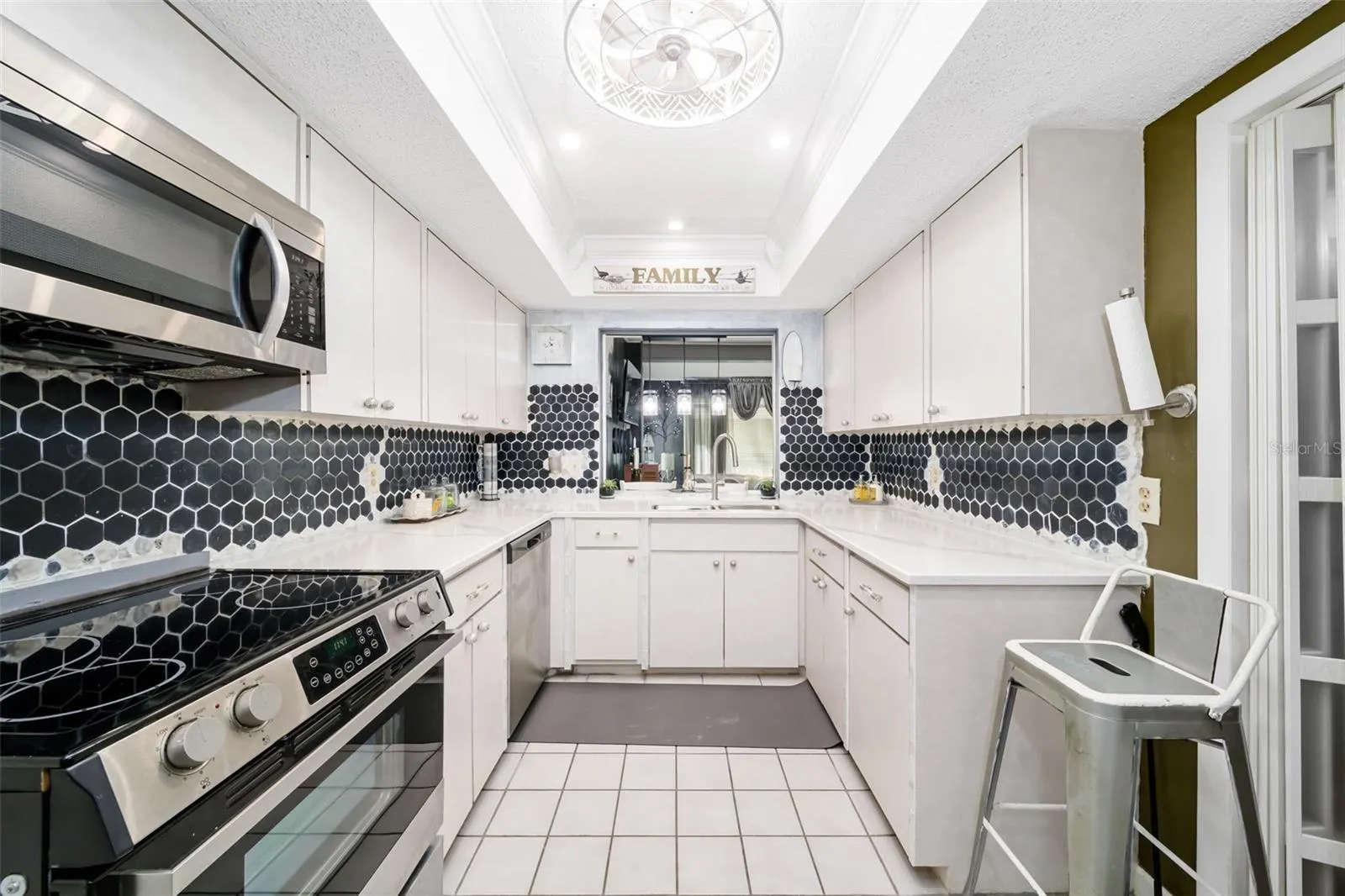7236 LAS CASAS DR