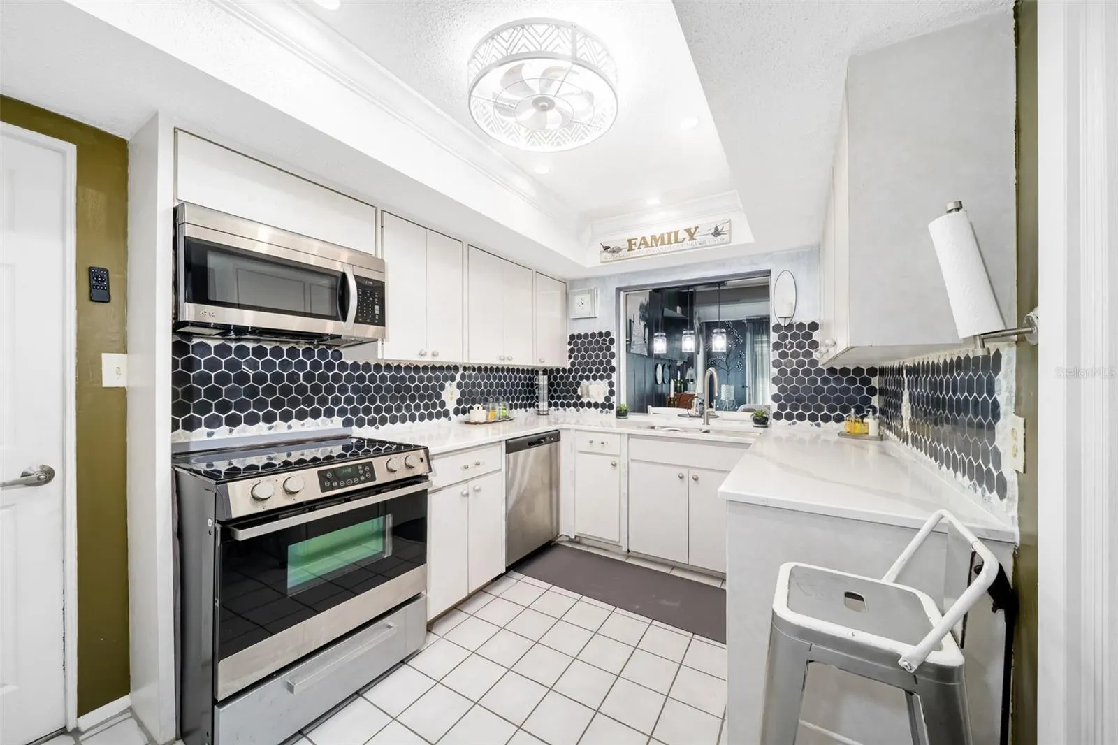 7236 LAS CASAS DR