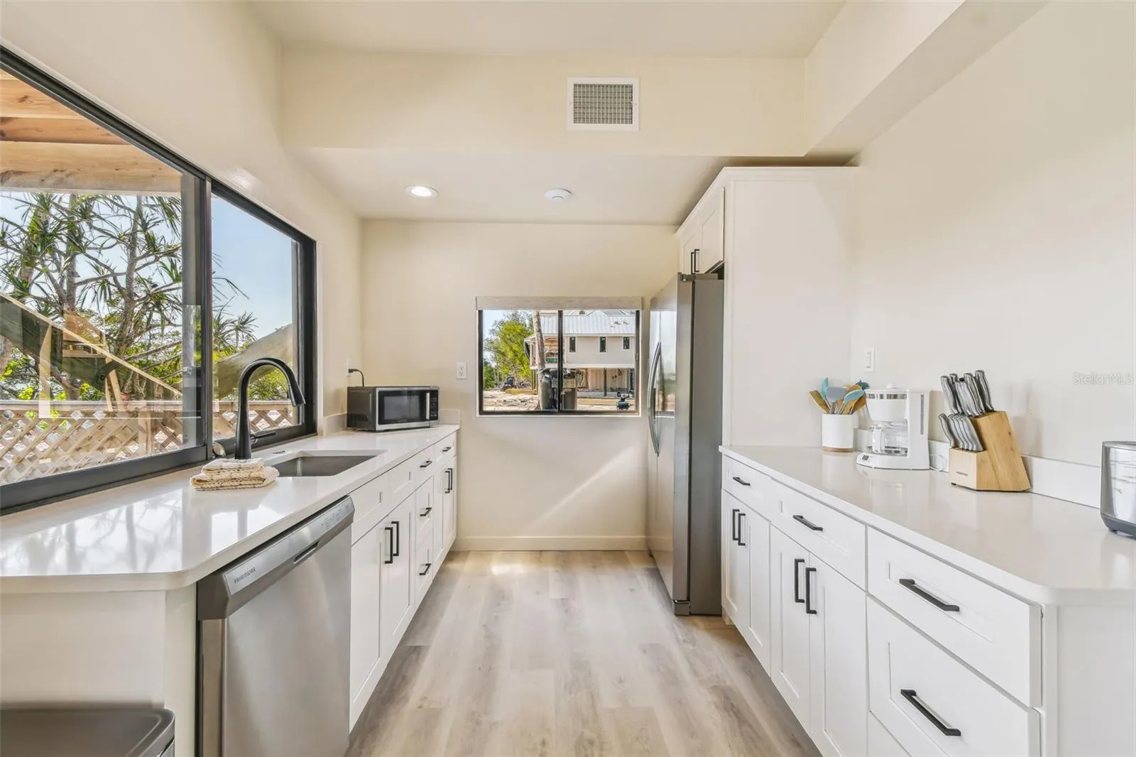 7147 LA LENAIRE DR